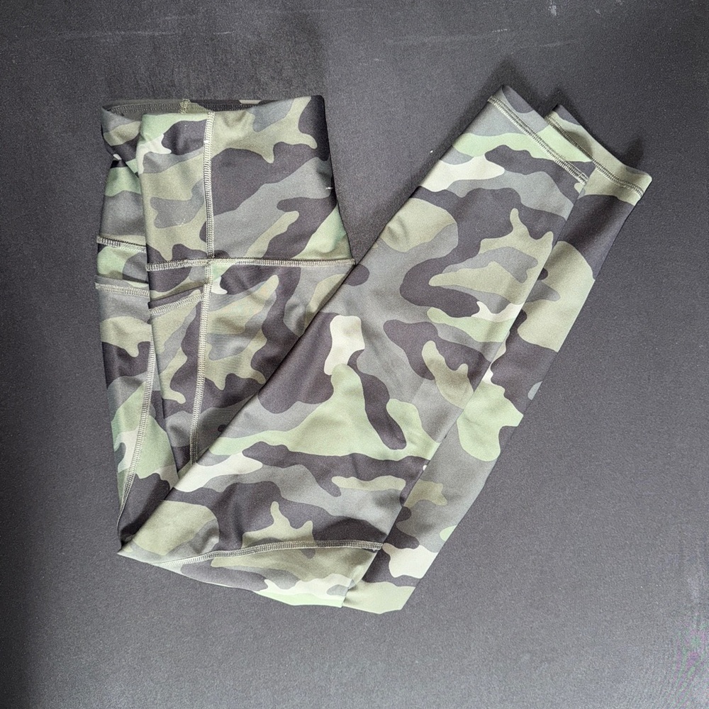 Old Navy Active Camo Leggings - Picture 2 of 3